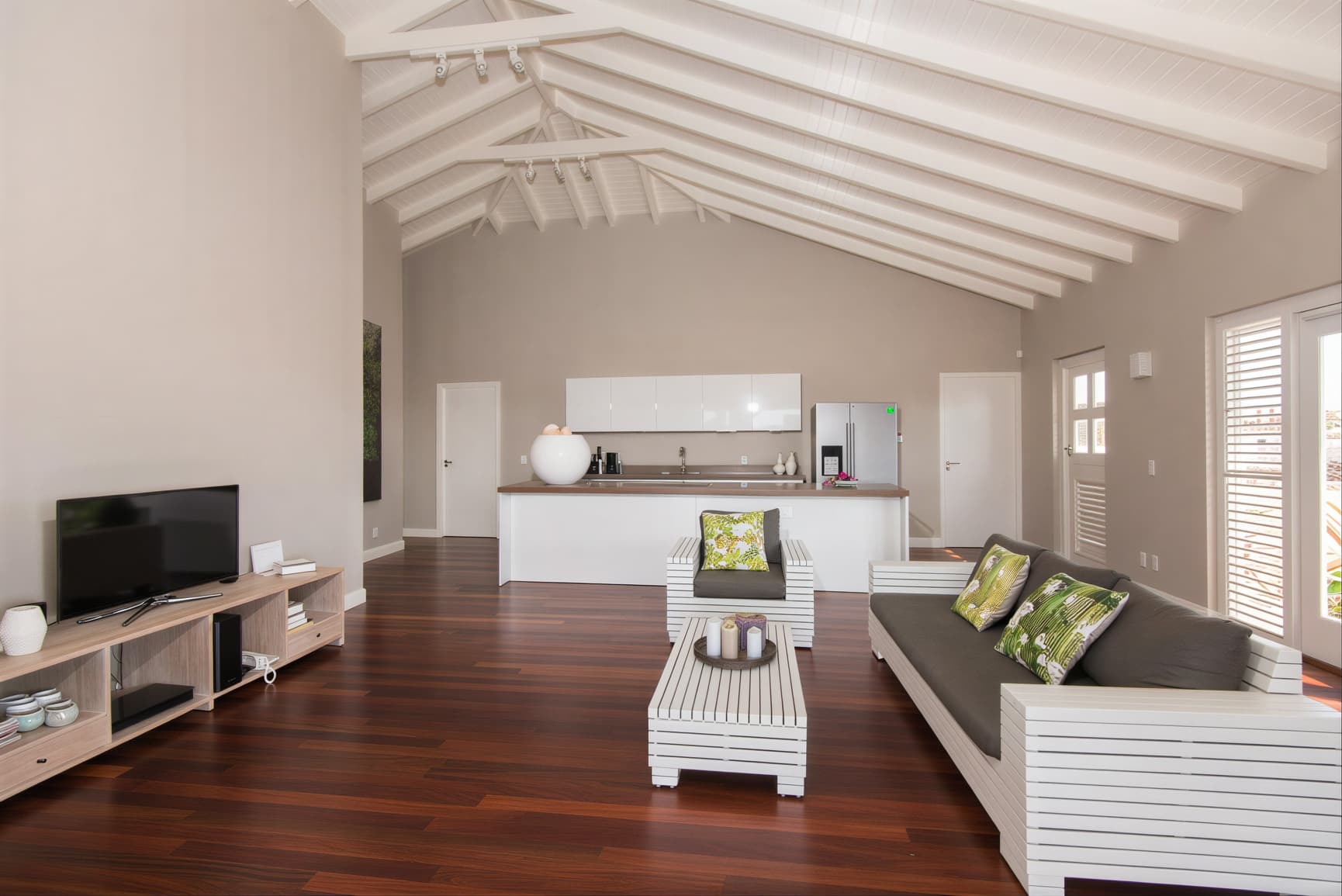 Living room and kitchen — Villa Vidalou interior