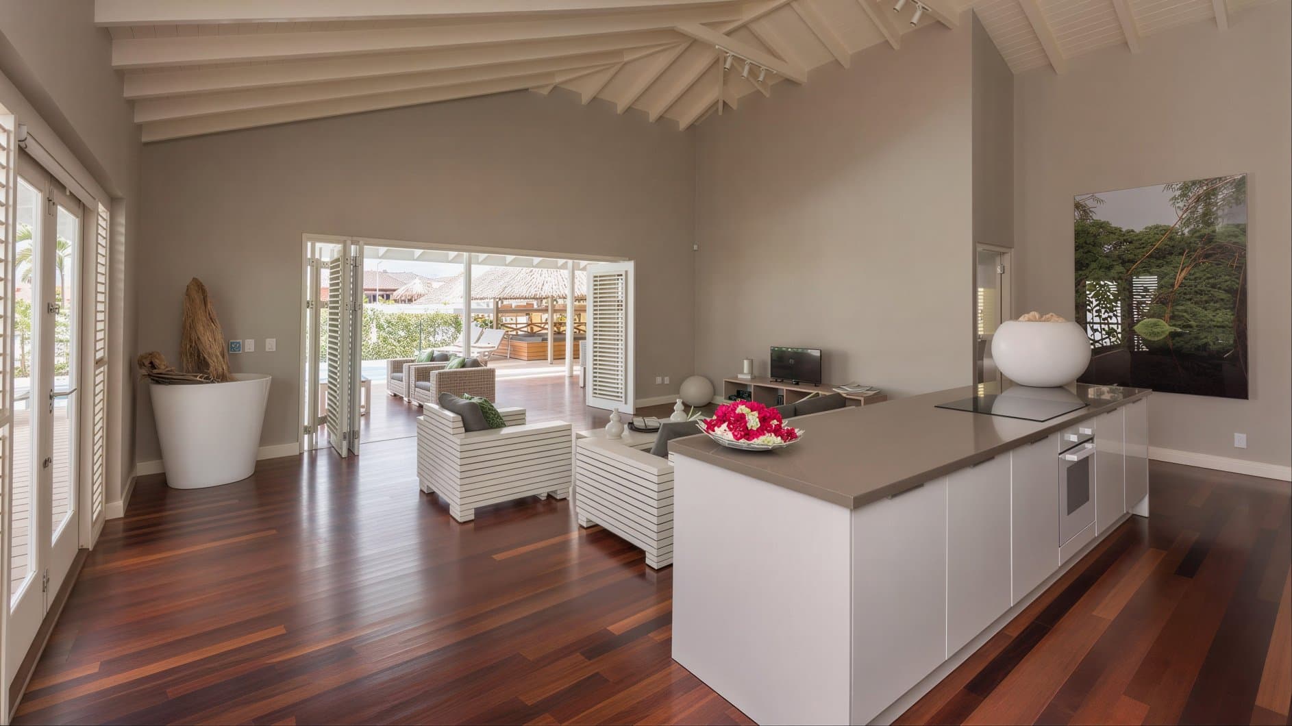 Sala de estar abierta a la terraza